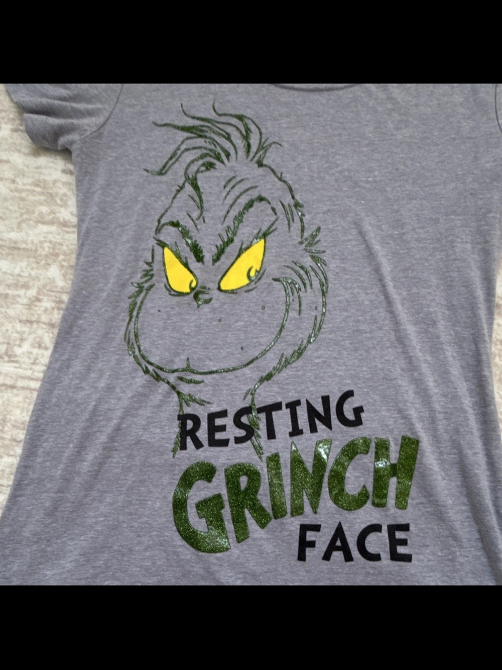 Universal Studios Resting Grinch Face Christmas Graphic Tee Women’s Medium - Picture 3 of 3